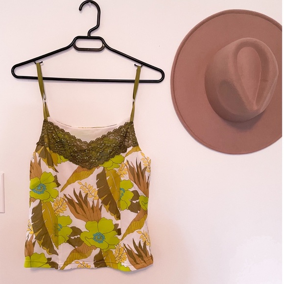 Tops - Funky retro 90s tank top